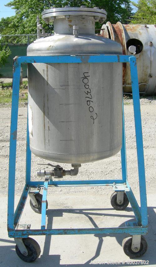 Used- O.G. Kelley Co. Pressure Tank, 55 gallon, 304 stainless steel, vertical. 24'' diameter x 27'' straight side, dished to...