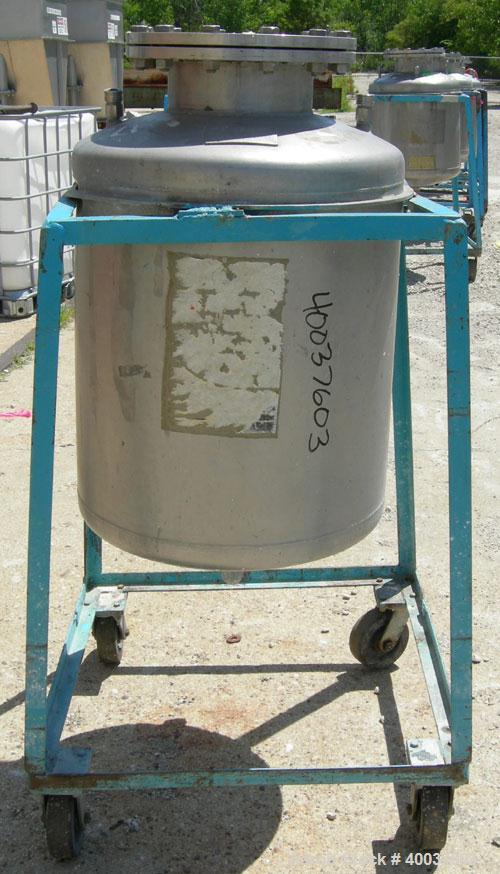 Used O.G. Kelley Co. Pressure Tank, 55 gallon, 304 stainless steel, vertical. 24'' diameter x 27'' straight side, dished top and bottom. Internal rated 50 psi at 300 deg F. Openings: top 10'' with co...