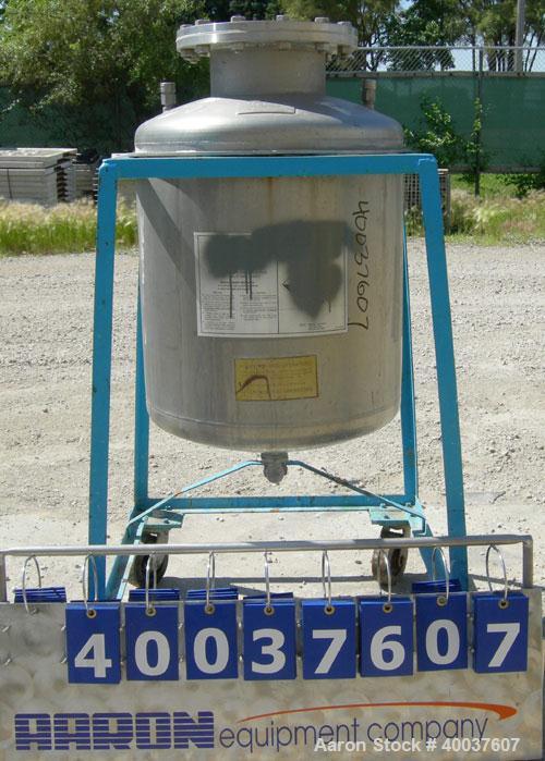 Used O.G. Kelley Co. Pressure Tank, 55 gallon, 304 stainless steel, vertical. 24'' diameter x 27'' straight side, dished top and bottom. Internal rated 50 psi at 300 deg F. Openings: top 10'' with co...