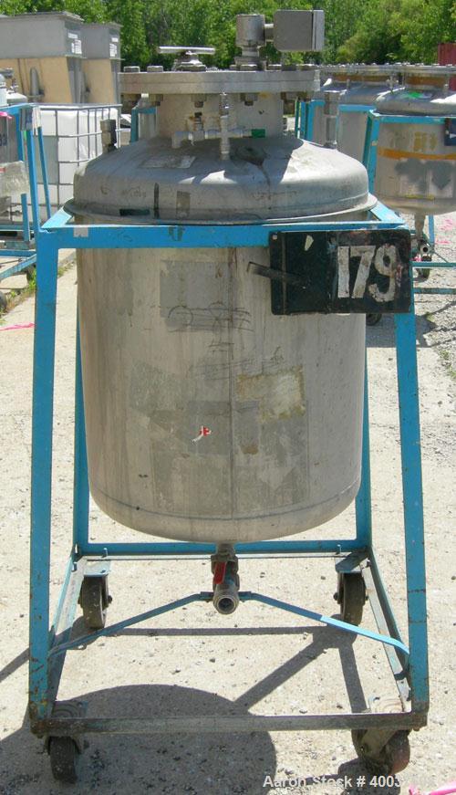 Used- O.G. Kelley Co. Pressure Tank, 55 gallon, 304 stainless steel, vertical. 24'' diameter x 27'' straight side, dished to...