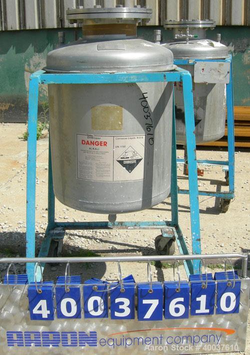 Used O.G. Kelley Co. Pressure Tank, 55 gallon, 304 stainless steel, vertical. 24'' diameter x 27'' straight side, dished top and bottom. Internal rated 50 psi at 300 deg F. Openings: top 10'' with co...