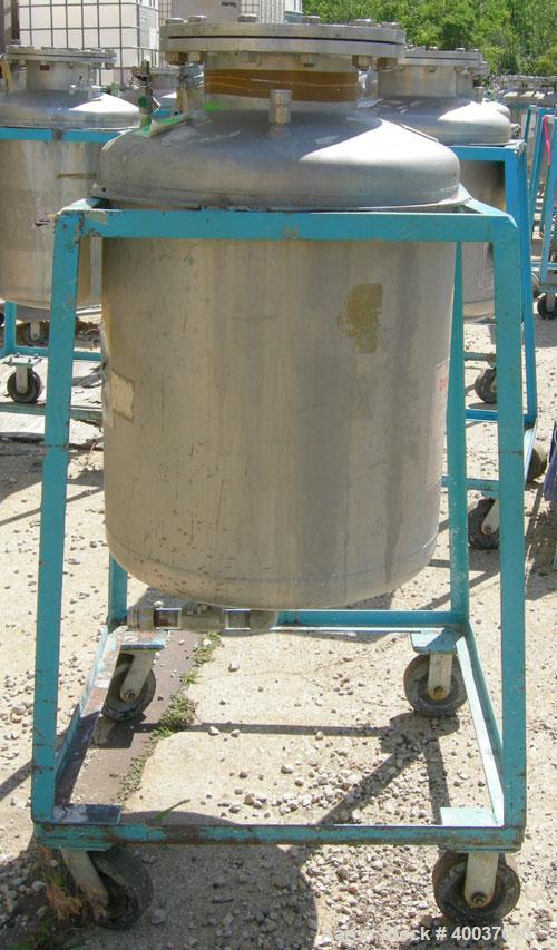 Used O.G. Kelley Co. Pressure Tank, 55 gallon, 304 stainless steel, vertical. 24'' diameter x 27'' straight side, dished top and bottom. Internal rated 50 psi at 300 deg F. Openings: top 10'' with co...