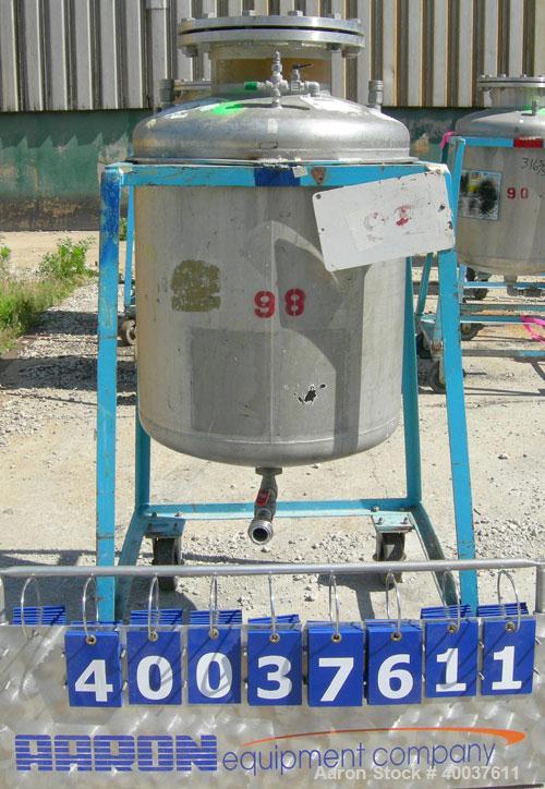 Used O.G. Kelley Co. Pressure Tank, 55 gallon, 304 stainless steel, vertical. 24'' diameter x 27'' straight side, dished top and bottom. Internal rated 50 psi at 300 deg F. Openings: top 10'' with co...