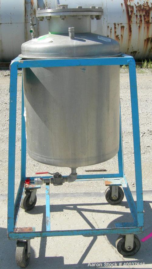 Used O.G. Kelley Co. Pressure Tank, 55 gallon, 304 stainless steel, vertical. 24'' diameter x 27'' straight side, dished top and bottom. Internal rated 50 psi at 300 deg F. Openings: top 10'' with co...