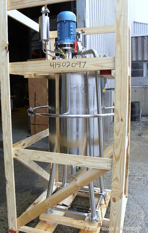 Used Packo Inox Pressure Tank, 52.8 gallon (200 liter), 316 stainless steel, vertical. Approximate 20’’ diameter x 34’’ straight side. Flat bolt on top, dished bottom. Internal rated –14.5 psi/50 psi...