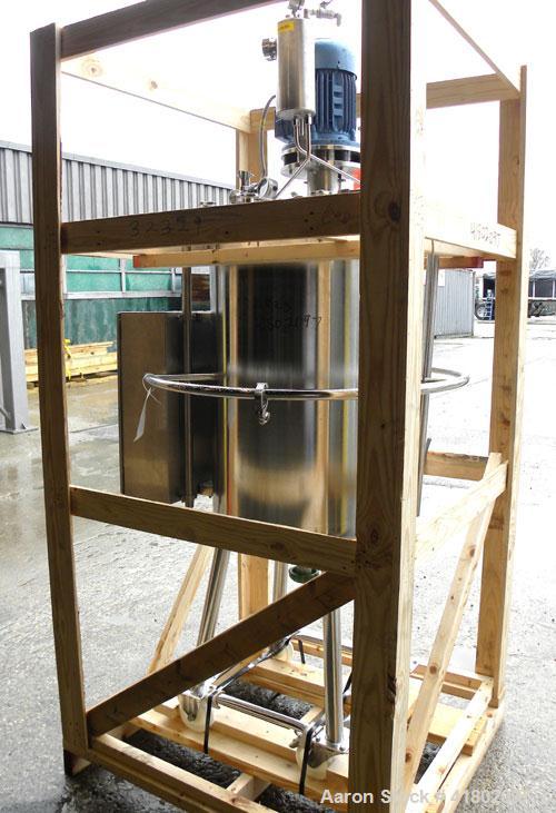 Used Packo Inox Pressure Tank, 52.8 gallon (200 liter), 316 stainless steel, vertical. Approximate 20’’ diameter x 34’’ straight side. Flat bolt on top, dished bottom. Internal rated –14.5 psi/50 psi...