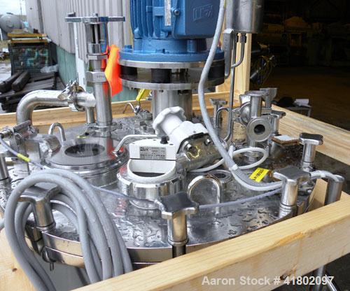 Used Packo Inox Pressure Tank, 52.8 gallon (200 liter), 316 stainless steel, vertical. Approximate 20’’ diameter x 34’’ straight side. Flat bolt on top, dished bottom. Internal rated –14.5 psi/50 psi...