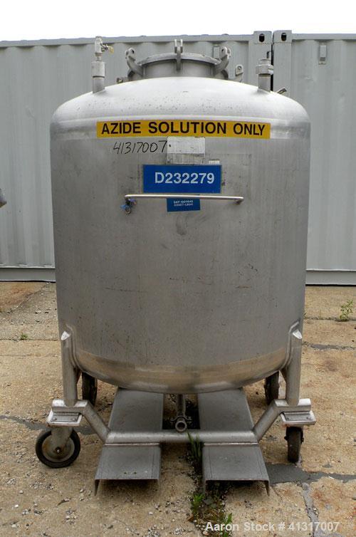 Used Mueller Tank, 275 Gallon, Model F, 316 Stainless Steel, Vertical. 46’’ diameter x 36’’ straight side, dish top and bottom. Internal rated to 15 psi. Openings: top (2) 2’’ NPT, 18’’ manway, no co...