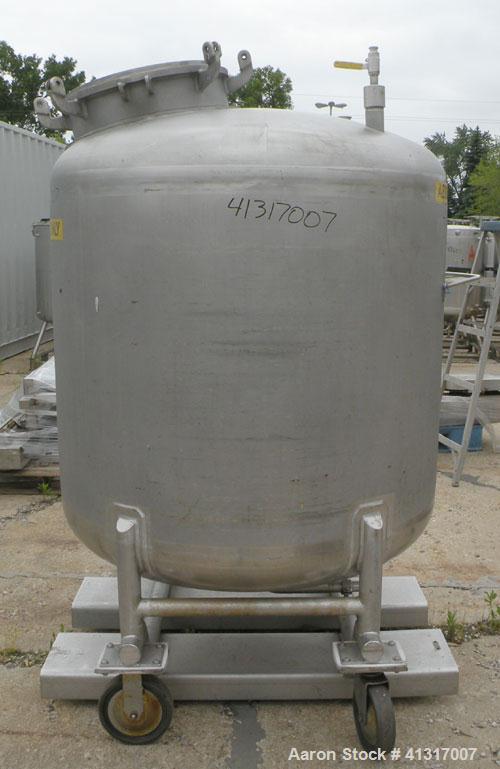 Used Mueller Tank, 275 Gallon, Model F, 316 Stainless Steel, Vertical. 46’’ diameter x 36’’ straight side, dish top and bottom. Internal rated to 15 psi. Openings: top (2) 2’’ NPT, 18’’ manway, no co...