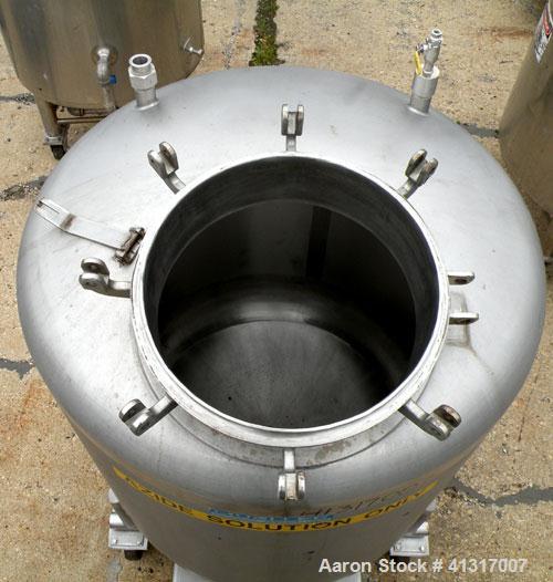Used Mueller Tank, 275 Gallon, Model F, 316 Stainless Steel, Vertical. 46’’ diameter x 36’’ straight side, dish top and bottom. Internal rated to 15 psi. Openings: top (2) 2’’ NPT, 18’’ manway, no co...