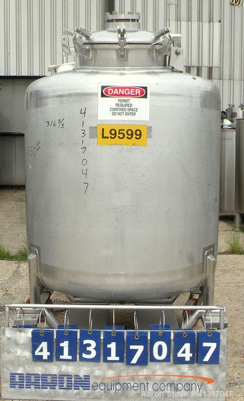 Used Mueller Pressure Tank, 275 Gallon, 316 Stainless Steel, Vertical. 46" diameter x 54" straight side. Dish top and bottom. Internal rated 15 psi and FV at 100 deg F. Openings: top (2) 1-1/2" NPT, ...