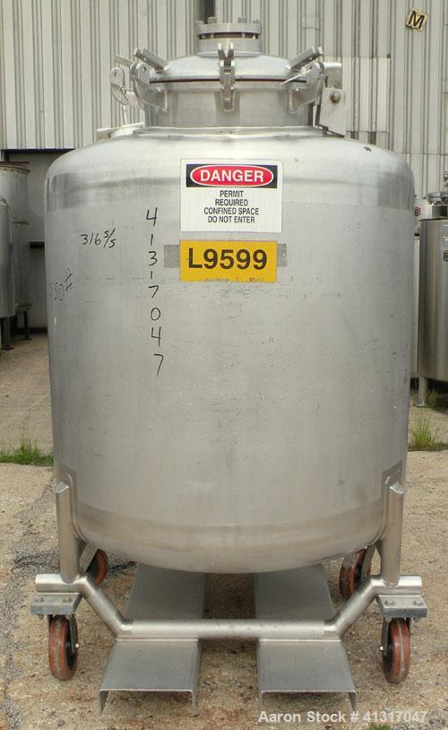 Used Mueller Pressure Tank, 275 Gallon, 316 Stainless Steel, Vertical. 46" diameter x 54" straight side. Dish top and bottom. Internal rated 15 psi and FV at 100 deg F. Openings: top (2) 1-1/2" NPT, ...