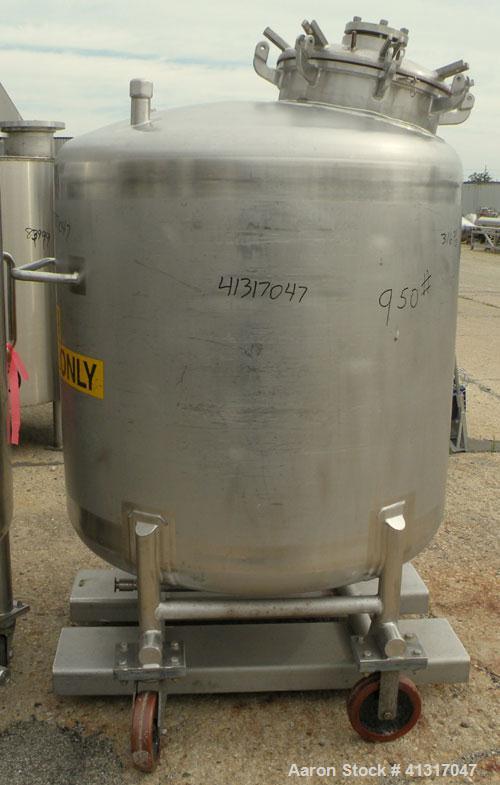 Used Mueller Pressure Tank, 275 Gallon, 316 Stainless Steel, Vertical. 46" diameter x 54" straight side. Dish top and bottom. Internal rated 15 psi and FV at 100 deg F. Openings: top (2) 1-1/2" NPT, ...