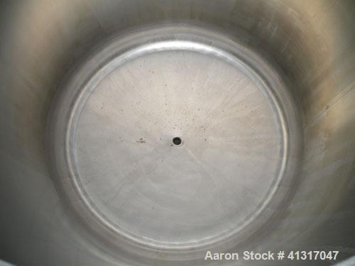 Used Mueller Pressure Tank, 275 Gallon, 316 Stainless Steel, Vertical. 46" diameter x 54" straight side. Dish top and bottom. Internal rated 15 psi and FV at 100 deg F. Openings: top (2) 1-1/2" NPT, ...