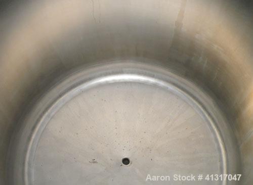 Used Mueller Pressure Tank, 275 Gallon, 316 Stainless Steel, Vertical. 46" diameter x 54" straight side. Dish top and bottom. Internal rated 15 psi and FV at 100 deg F. Openings: top (2) 1-1/2" NPT, ...