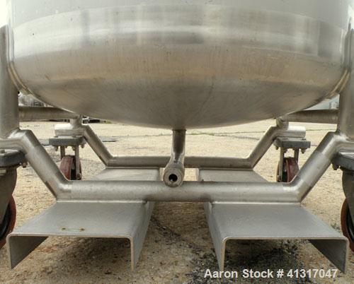 Used Mueller Pressure Tank, 275 Gallon, 316 Stainless Steel, Vertical. 46" diameter x 54" straight side. Dish top and bottom. Internal rated 15 psi and FV at 100 deg F. Openings: top (2) 1-1/2" NPT, ...
