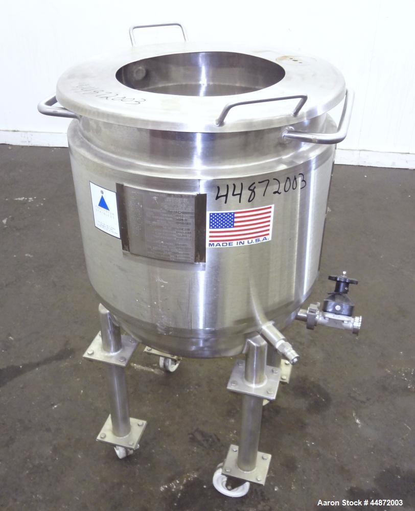 Used Precision Stainless Kettle, 28 Gallon, 316L Stainless Steel, Vertical. Approximately 20” diameter x 20” straight side, flat top with a 1 piece cover, sloped bottom. 304L stainless steel dimple j...