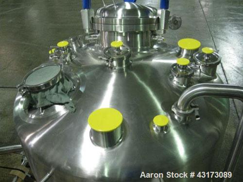 Used Pure Flo Agitated Receiver, 500 Liter (132 Gallon), 316L Stainless Steel Construction. Approximately 42" diameter x 21" straight side, dish top and bottom, rated 45 psi and full vacuum at 392 f ...