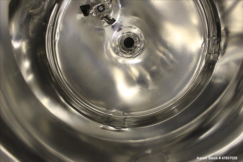Used Pure-Flo Precision Pressure Tank, 150 liter (39 Gallon), 316L Stainless Steel, Vertical. 26" Diameter x 16" straight side, dished top and bottom. Internal rated 60 psi at -20 to 200 degrees F., ...