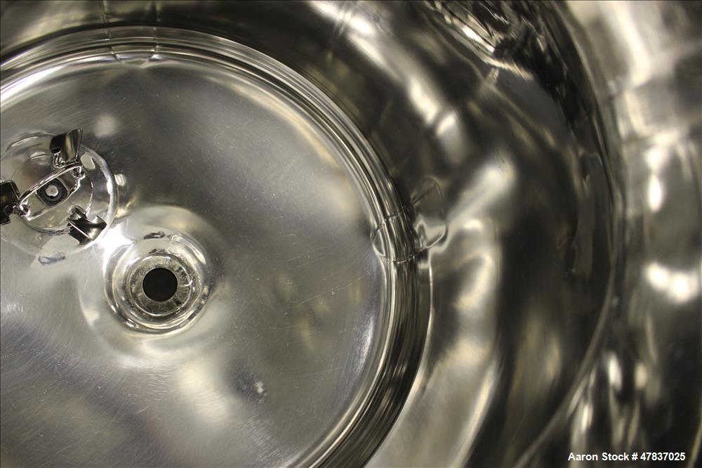 Used Pure-Flo Precision Pressure Tank, 150 liter (39 Gallon), 316L Stainless Steel, Vertical. 26" Diameter x 16" straight side, dished top and bottom. Internal rated 60 psi at -20 to 200 degrees F., ...