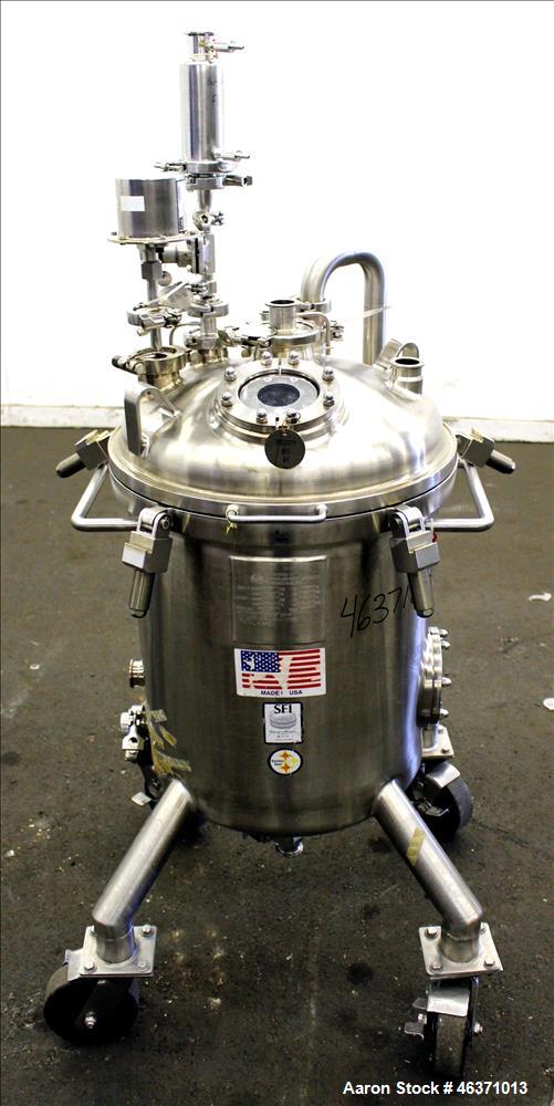 Used Stainless Fabrication Pressure Tank, 22.5 Gallon (85 Liter), 316L Stainless Steel, Vertical. 18" Diameter x 17" straight side. Dished clamp down top, dished bottom head. Internal rated 50 psi at...
