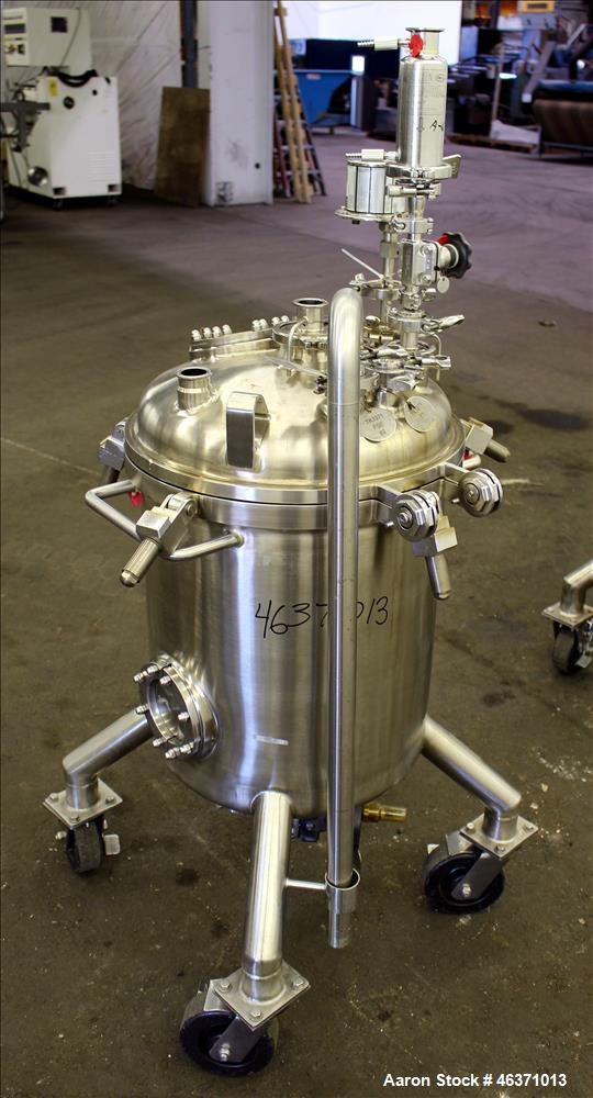Used Stainless Fabrication Pressure Tank, 22.5 Gallon (85 Liter), 316L Stainless Steel, Vertical. 18" Diameter x 17" straight side. Dished clamp down top, dished bottom head. Internal rated 50 psi at...