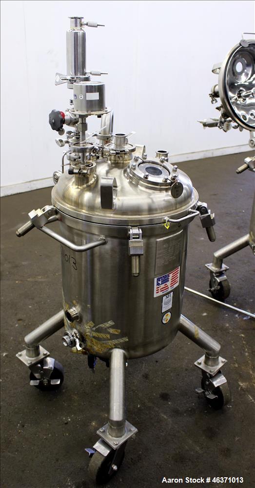 Used Stainless Fabrication Pressure Tank, 22.5 Gallon (85 Liter), 316L Stainless Steel, Vertical. 18" Diameter x 17" straight side. Dished clamp down top, dished bottom head. Internal rated 50 psi at...