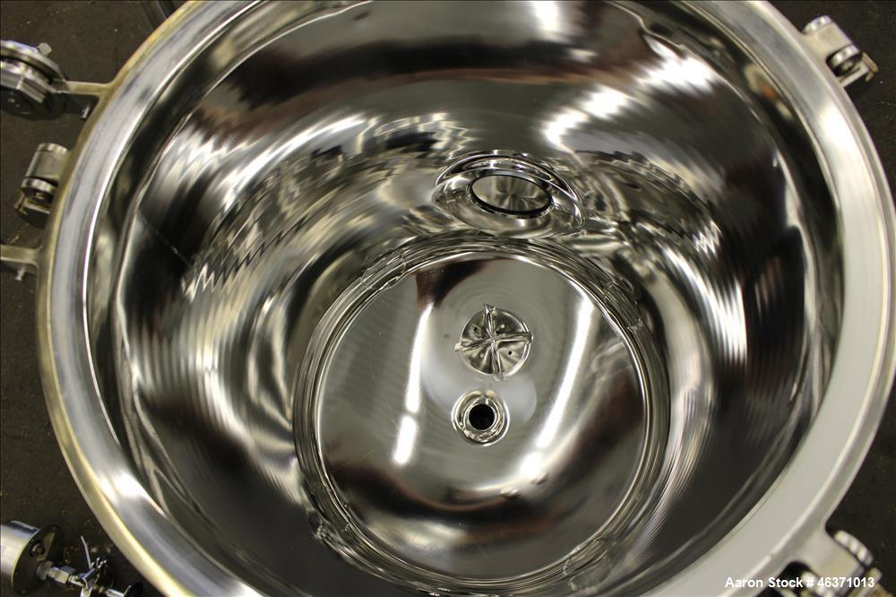 Used Stainless Fabrication Pressure Tank, 22.5 Gallon (85 Liter), 316L Stainless Steel, Vertical. 18" Diameter x 17" straight side. Dished clamp down top, dished bottom head. Internal rated 50 psi at...