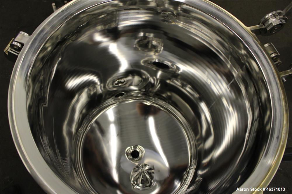 Used Stainless Fabrication Pressure Tank, 22.5 Gallon (85 Liter), 316L Stainless Steel, Vertical. 18" Diameter x 17" straight side. Dished clamp down top, dished bottom head. Internal rated 50 psi at...