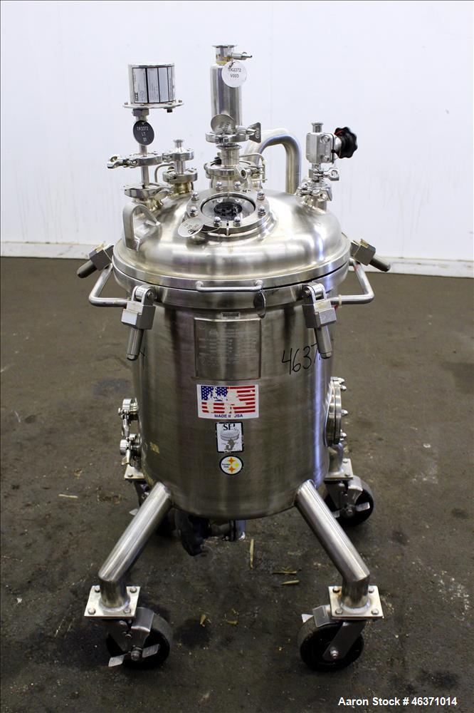 Used Stainless Fabrication Pressure Tank, 22.5 Gallon (85 Liter), 316L Stainless Steel, Vertical. 18" Diameter x 17" straight side. Dished clamp down top, dished bottom head. Internal rated 50 psi at...