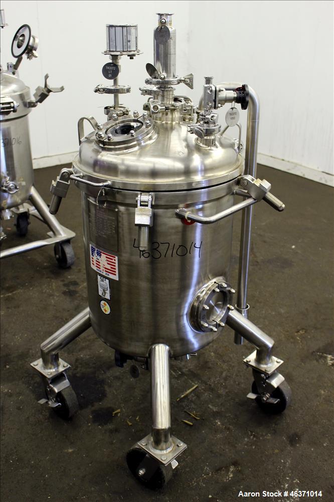 Used Stainless Fabrication Pressure Tank, 22.5 Gallon (85 Liter), 316L Stainless Steel, Vertical. 18" Diameter x 17" straight side. Dished clamp down top, dished bottom head. Internal rated 50 psi at...