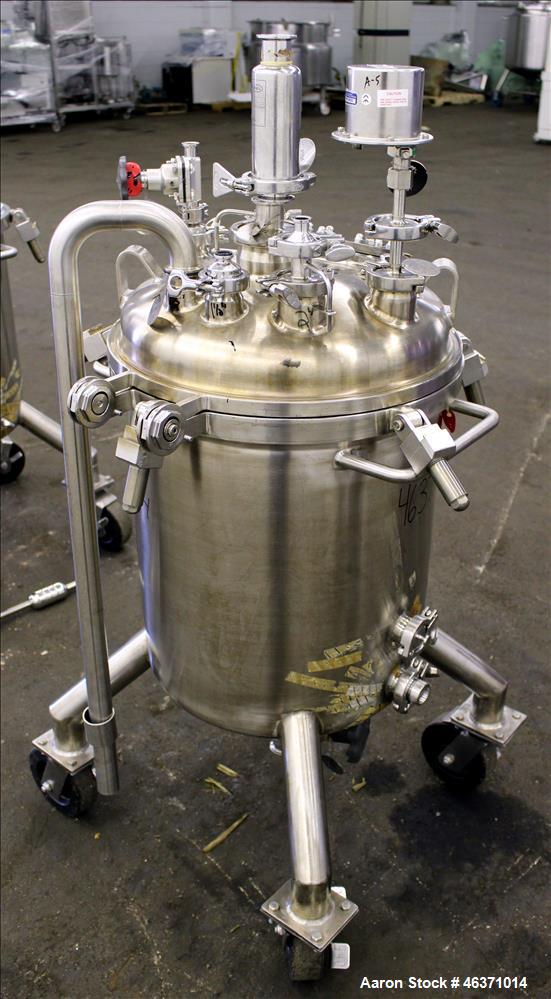 Used Stainless Fabrication Pressure Tank, 22.5 Gallon (85 Liter), 316L Stainless Steel, Vertical. 18" Diameter x 17" straight side. Dished clamp down top, dished bottom head. Internal rated 50 psi at...