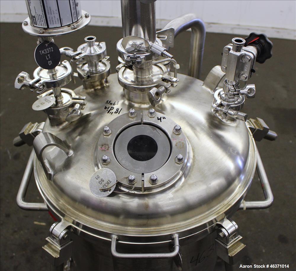 Used Stainless Fabrication Pressure Tank, 22.5 Gallon (85 Liter), 316L Stainless Steel, Vertical. 18" Diameter x 17" straight side. Dished clamp down top, dished bottom head. Internal rated 50 psi at...