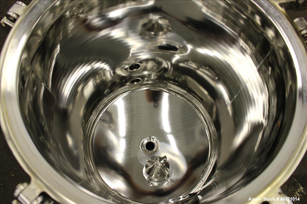 Used Stainless Fabrication Pressure Tank, 22.5 Gallon (85 Liter), 316L Stainless Steel, Vertical. 18" Diameter x 17" straight side. Dished clamp down top, dished bottom head. Internal rated 50 psi at...