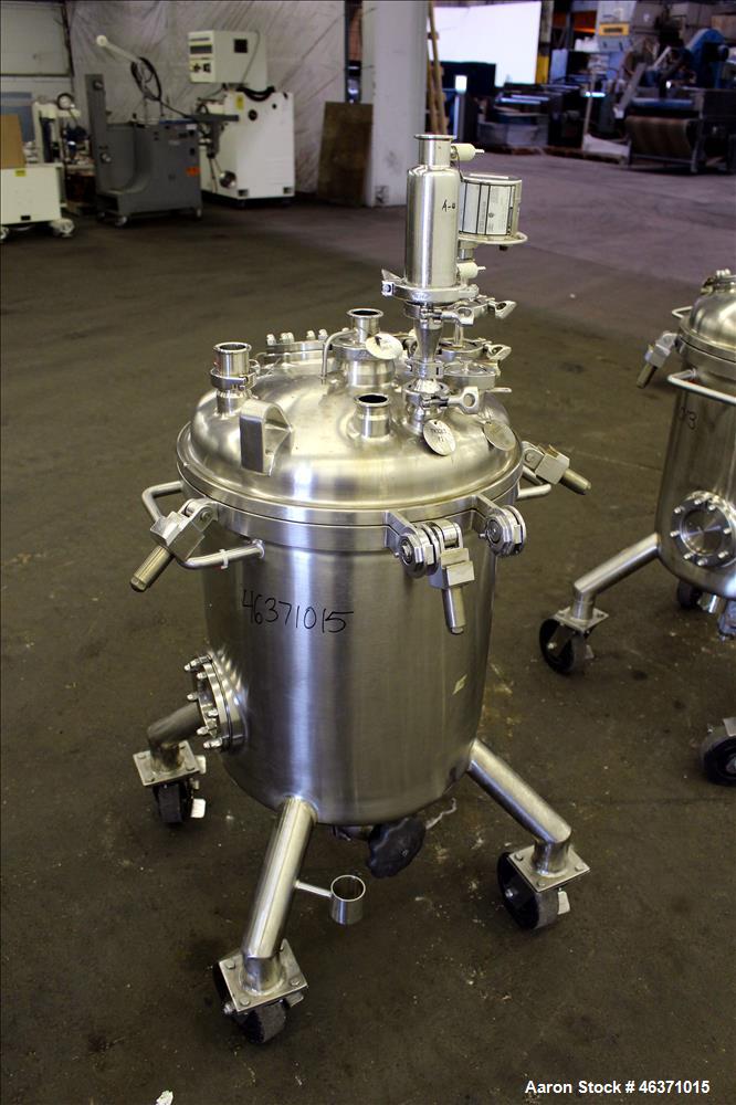 Used Stainless Fabrication Pressure Tank, 22.5 Gallon (85 Liter), 316L Stainless Steel, Vertical. 18" Diameter x 17" straight side. Dished clamp down top, dished bottom head. Internal rated 50 psi at...