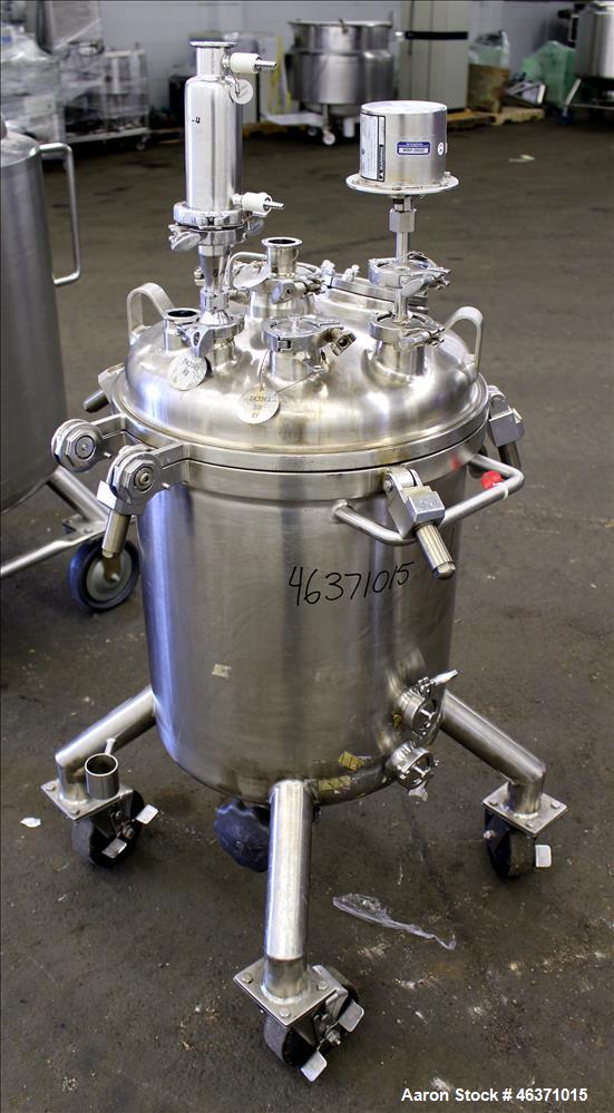 Used Stainless Fabrication Pressure Tank, 22.5 Gallon (85 Liter), 316L Stainless Steel, Vertical. 18" Diameter x 17" straight side. Dished clamp down top, dished bottom head. Internal rated 50 psi at...