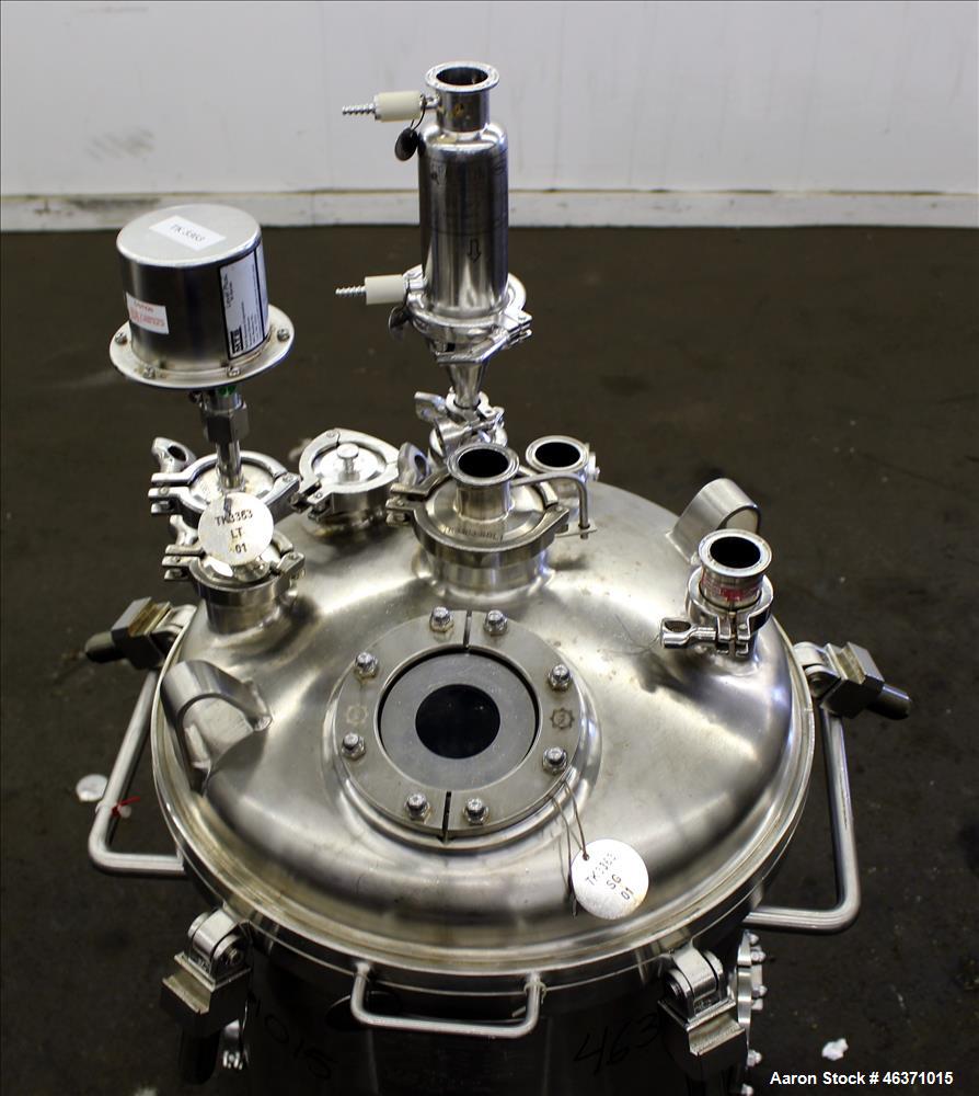 Used Stainless Fabrication Pressure Tank, 22.5 Gallon (85 Liter), 316L Stainless Steel, Vertical. 18" Diameter x 17" straight side. Dished clamp down top, dished bottom head. Internal rated 50 psi at...