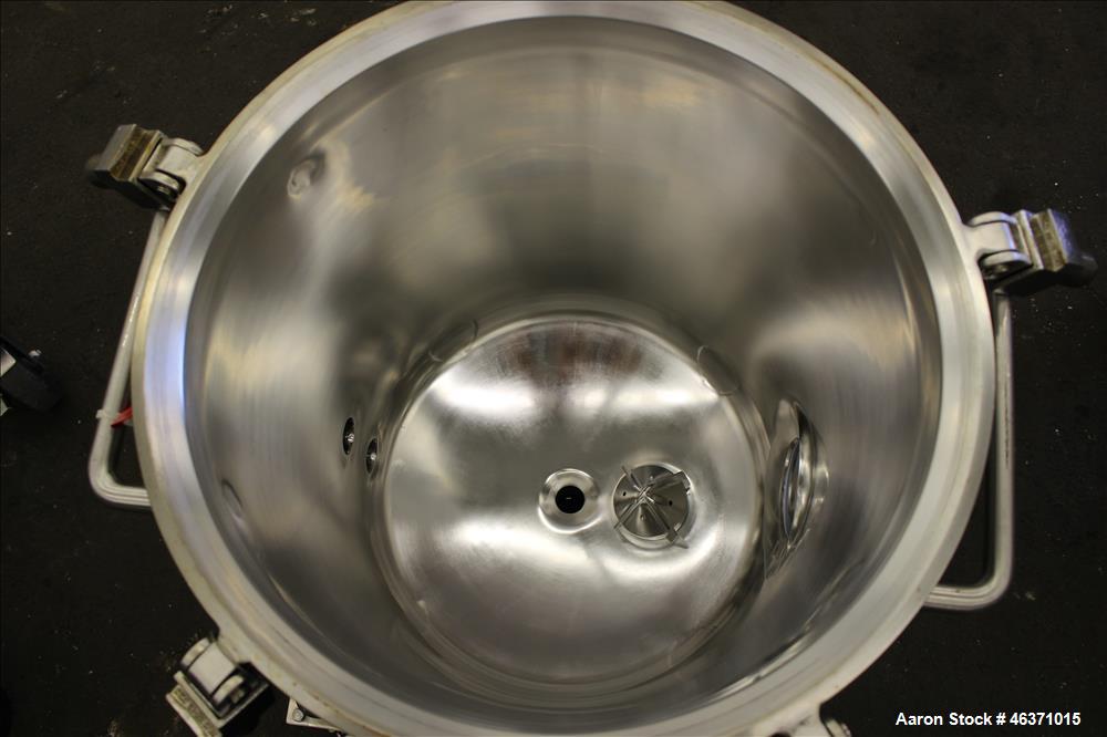 Used Stainless Fabrication Pressure Tank, 22.5 Gallon (85 Liter), 316L Stainless Steel, Vertical. 18" Diameter x 17" straight side. Dished clamp down top, dished bottom head. Internal rated 50 psi at...