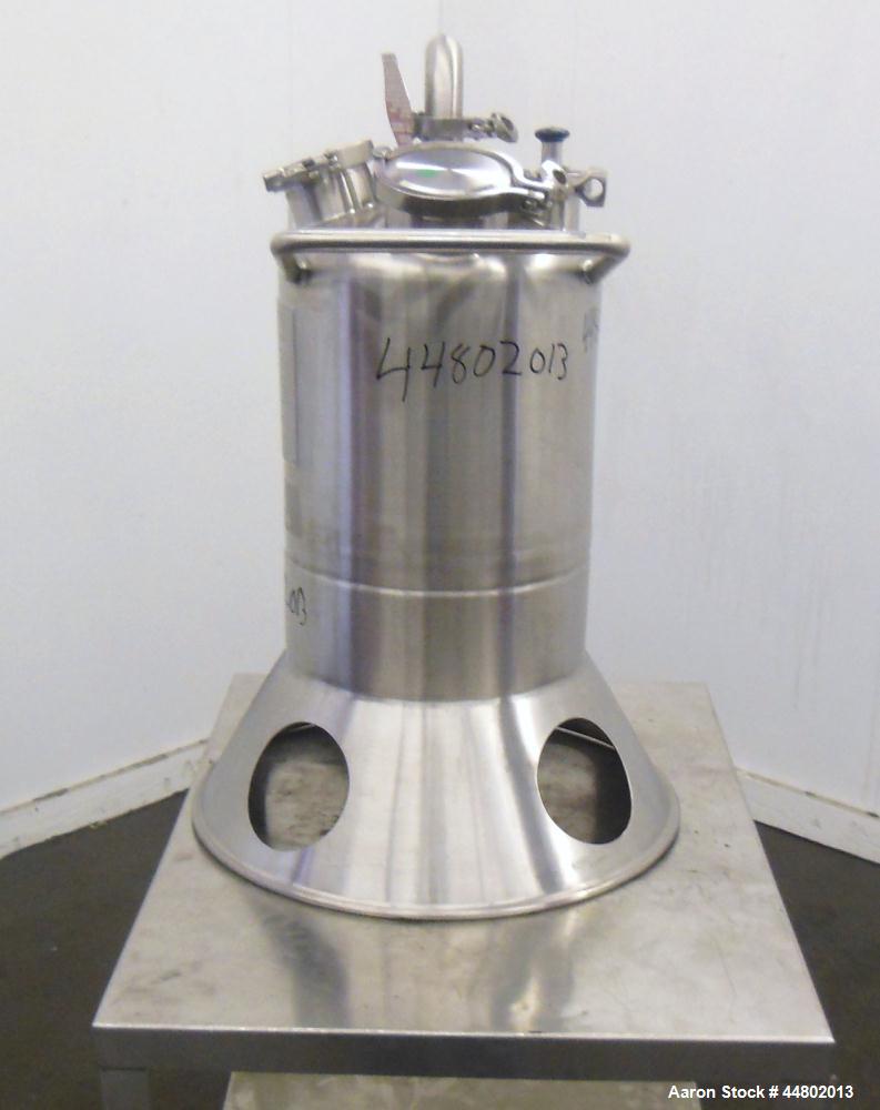Used T&C Stainless Pressure Tank, 20 Liters (5.2 Gallons), 316L Stainless Steel, Vertical.  Approximately 12" diameter x 12" straight side, dished top and bottom. Internal rated 50 psi/ full vacuum a...