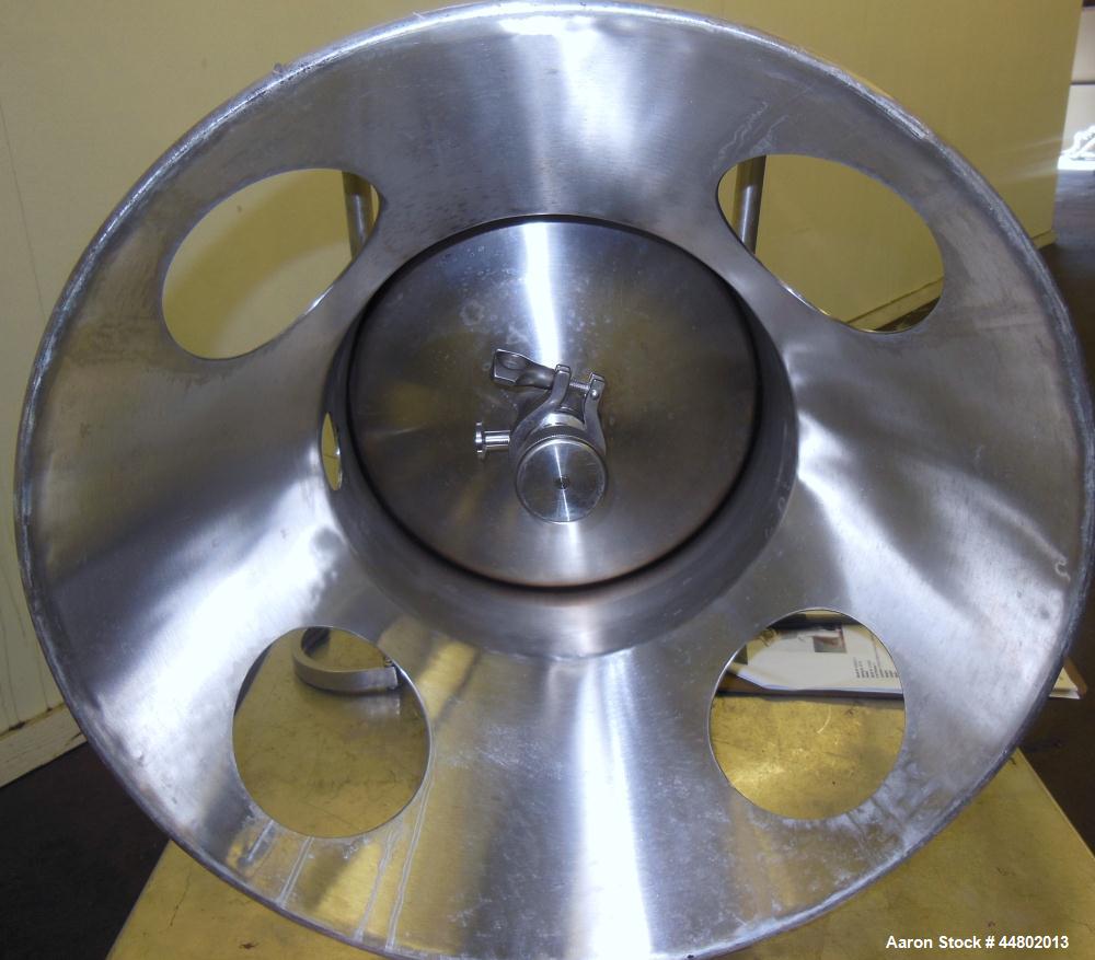 Used T&C Stainless Pressure Tank, 20 Liters (5.2 Gallons), 316L Stainless Steel, Vertical.  Approximately 12" diameter x 12" straight side, dished top and bottom. Internal rated 50 psi/ full vacuum a...