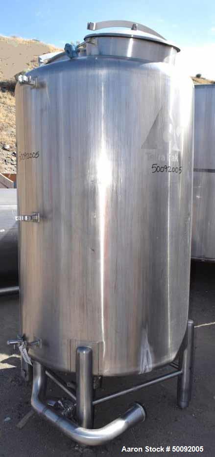 Used- Stainless Steel Tank, Approximate 400 Gallon, Vertical.