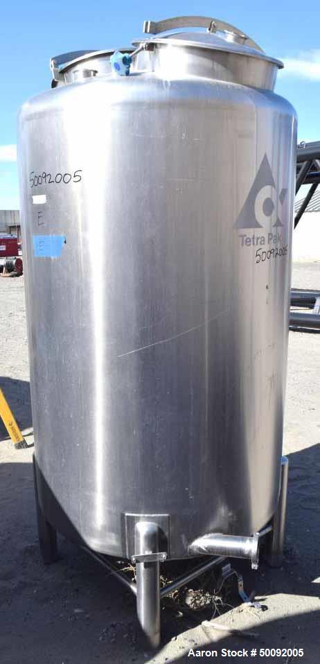 Used- Stainless Steel Tank, Approximate 400 Gallon, Vertical.