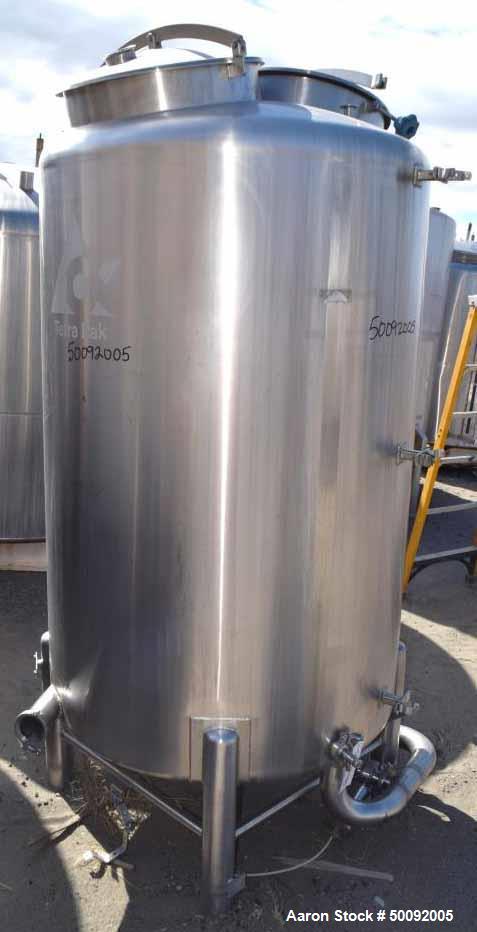 Used- Stainless Steel Tank, Approximate 400 Gallon, Vertical.