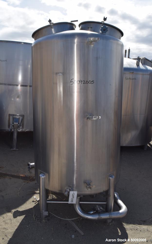 Used- Stainless Steel Tank, Approximate 400 Gallon, Vertical.