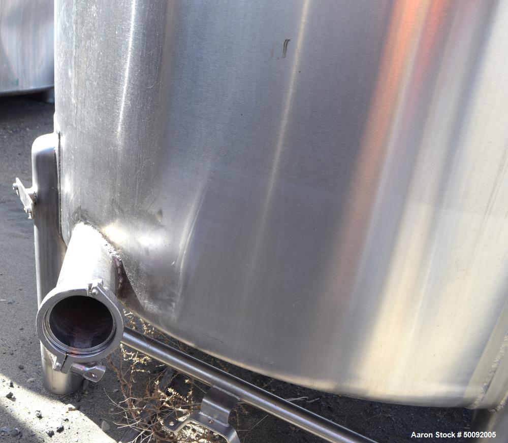 Used- Stainless Steel Tank, Approximate 400 Gallon, Vertical.