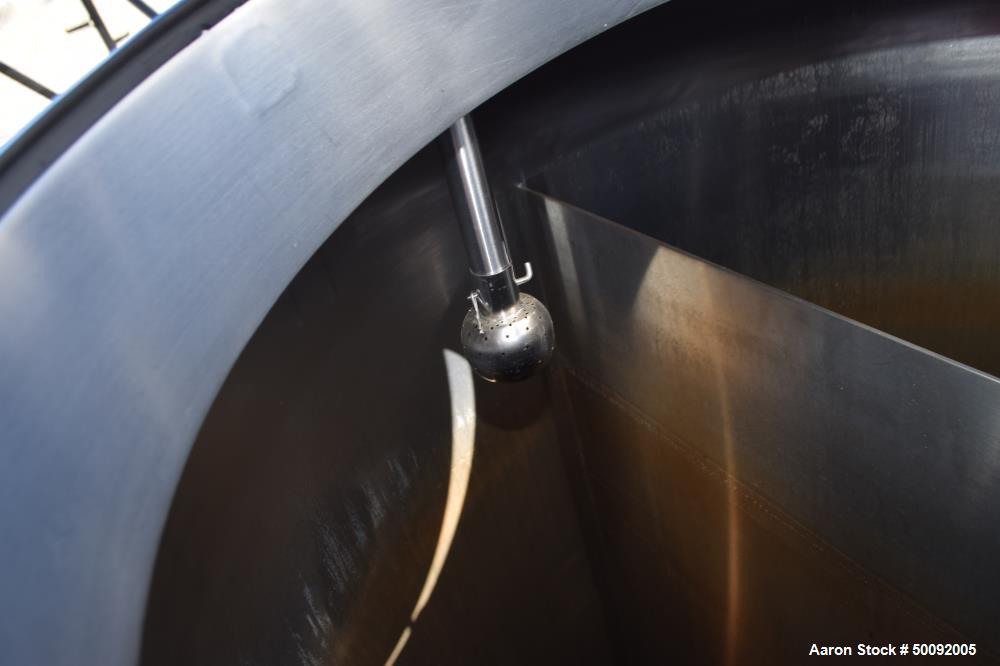 Used Stainless Steel Tank, Approximate 400 Gallon, Vertical.