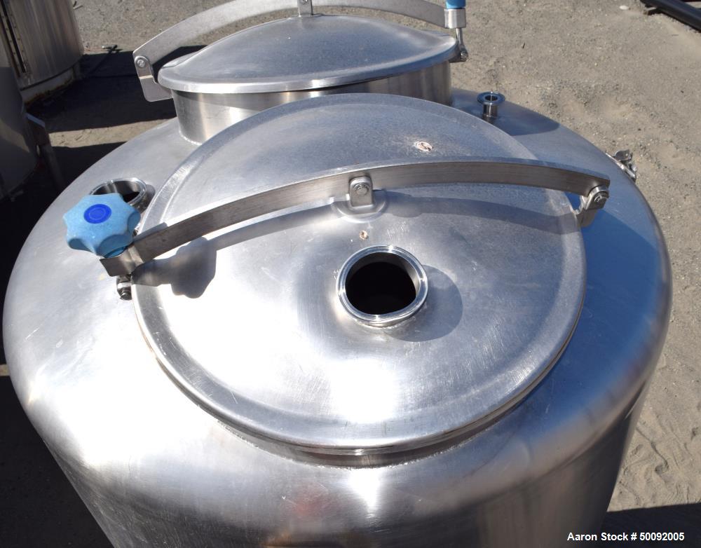 Used- Stainless Steel Tank, Approximate 400 Gallon, Vertical.