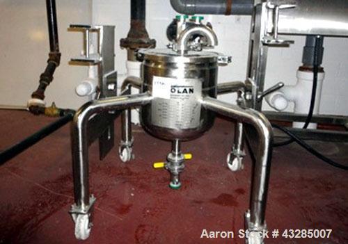 Used Tolan Pressure Receiver, 5 Gallon, Stainless Steel. 11.5” Diameter x 11” straight side, flat removable top, dish bottom. Internal rated 15 psi and full vacuum at 300 degrees F. Mounted on legs. ...
