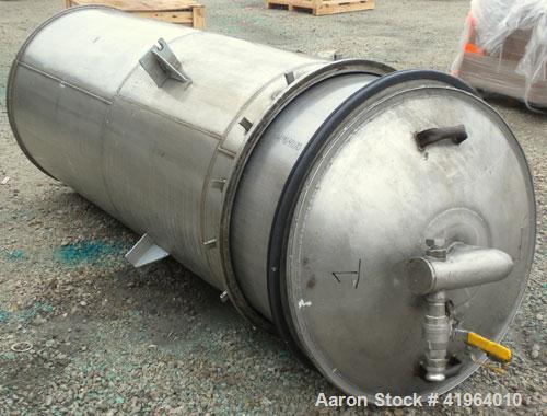 Used Toronto Coppersmithing Percolator Tank, 300 gallon, 304 stainless steel, vertical. Approximately 34" diameter x 77" straight side, dish clamp on top, dish bottom. 36’’ diameter x 48’’ deep remov...
