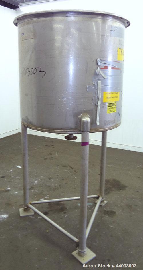 Used United Utensils Tank, 150 Gallon, Model VT-150, 304 Stainless Steel, Vertical. Approximate 38" diameter x 35" straight side. Flat top with a bolt on 1 piece cover, coned bottom. 2" Center bottom...